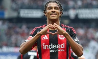 4-1，法兰克福踢疯：掀翻德甲4冠王，迎开门红，19岁新星2传1射