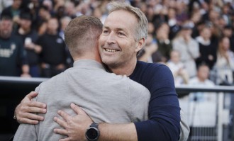 错失绝佳良机！库库雷利亚回做，乔治小禁区直面门将打门被扑！