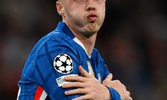 从2-0到2-2！帕尔默传射+错失空门绝杀，伦敦雨夜切尔西主场翻车