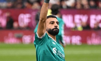 曼联旧将送点，萨拉赫点射绝杀！利物浦1-0升班马，4连胜宣战马竞